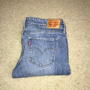 Distressed Levi skinnys